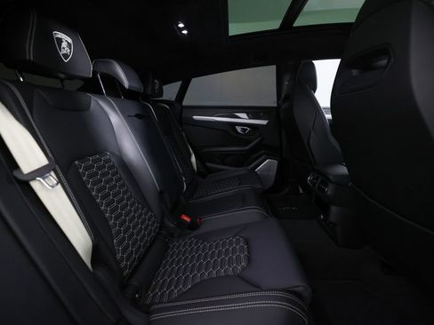 Used 2022 Lamborghini Urus AWD/4WD image 10
