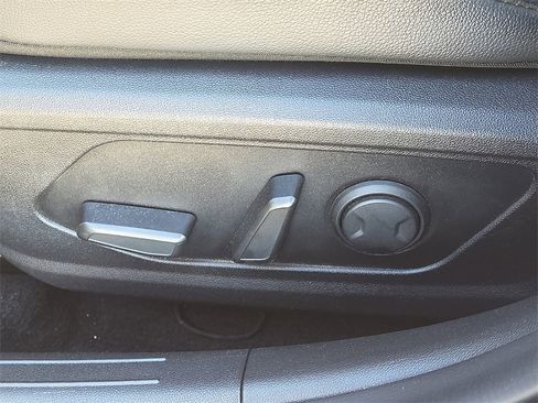 Used 2023 Hyundai Elantra Limited image 20