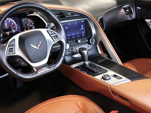 Used 2015 Chevrolet Corvette Z06 w/ 3LZ Preferred Equipment Group RWD image 9