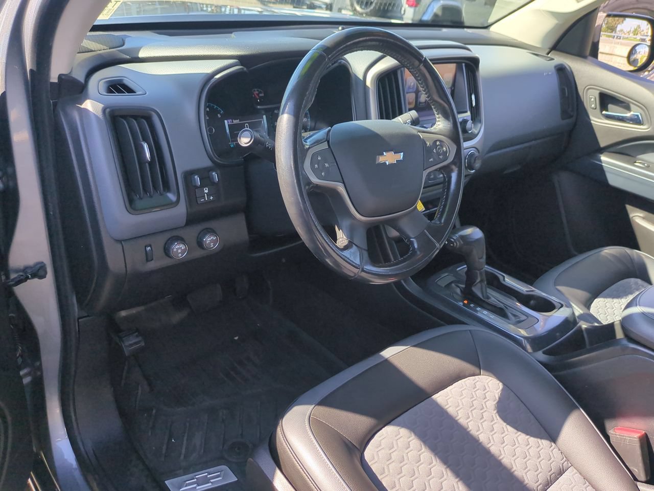 Used 2018 Chevrolet Colorado Z71 AWD/4WD image 10