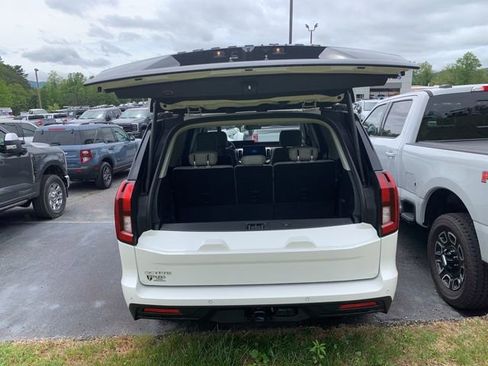 New 2025 Ford Expedition Active RWD image 8