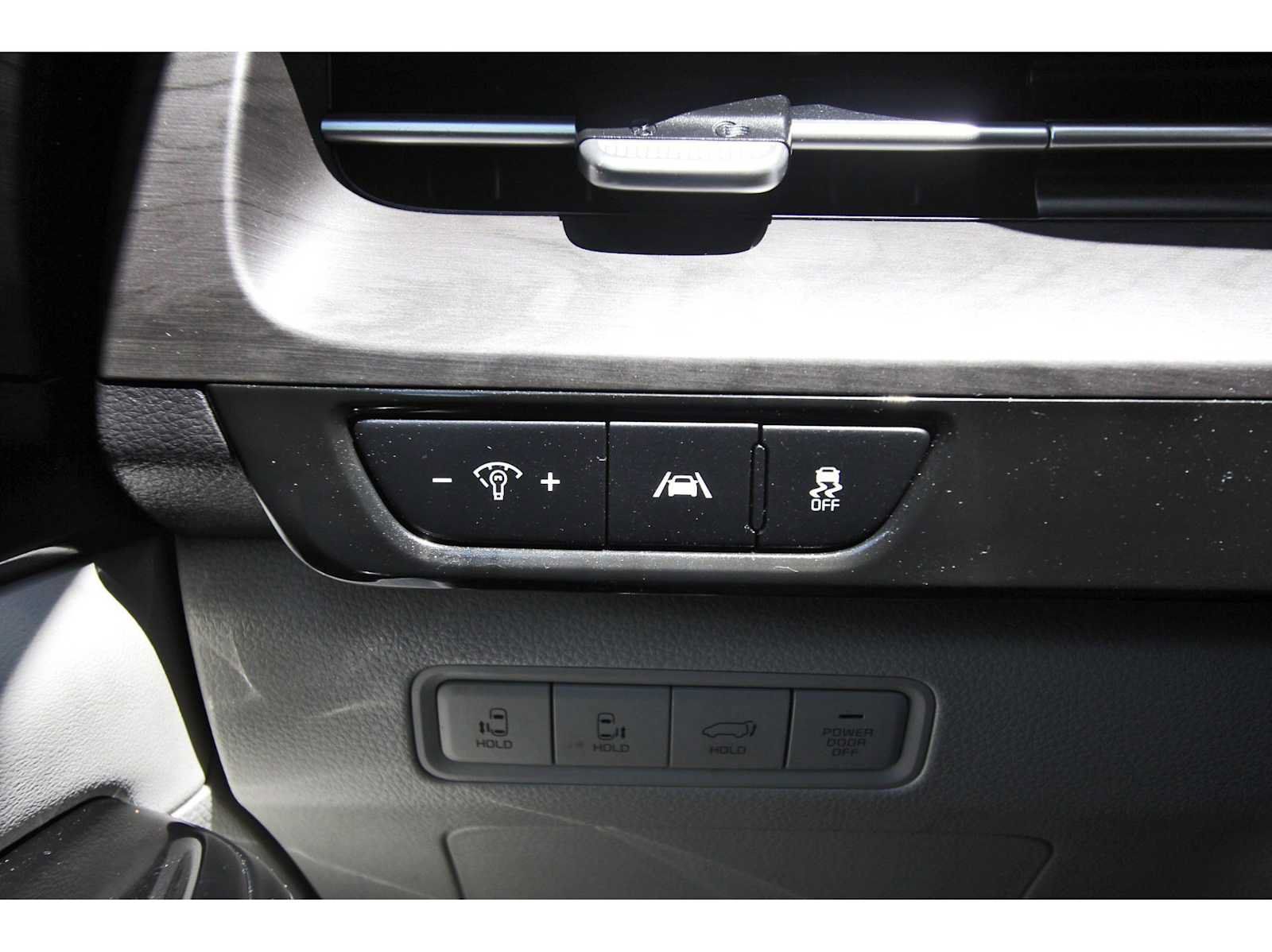Used 2024 Kia Carnival EX FWD image 20