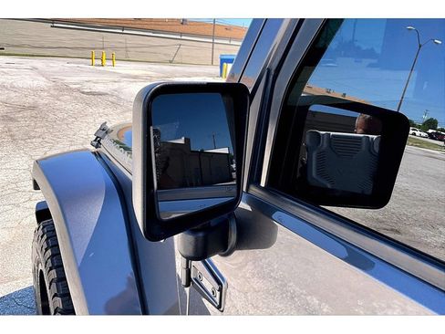 Used 2017 Jeep Wrangler Unlimited Rubicon w/ Connectivity Group AWD/4WD image 31