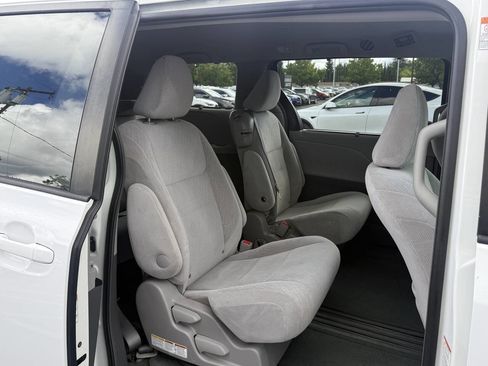 Used 2016 Toyota Sienna LE image 16