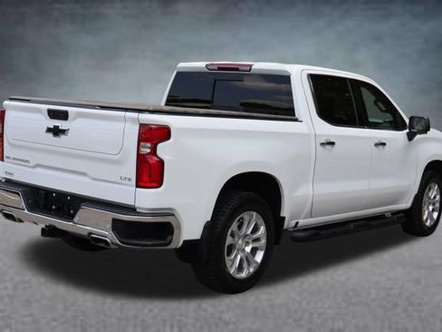 Used 2023 Chevrolet Silverado 1500 LTZ AWD/4WD image 3
