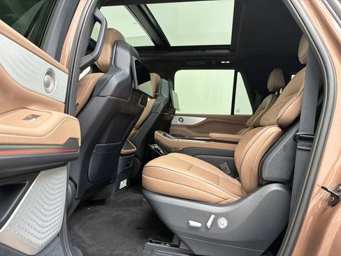 Used 2025 Lincoln Navigator L Black Label image 22