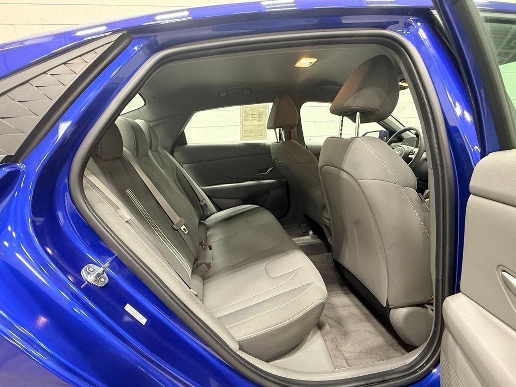 Used 2024 Hyundai Elantra SEL FWD image 35