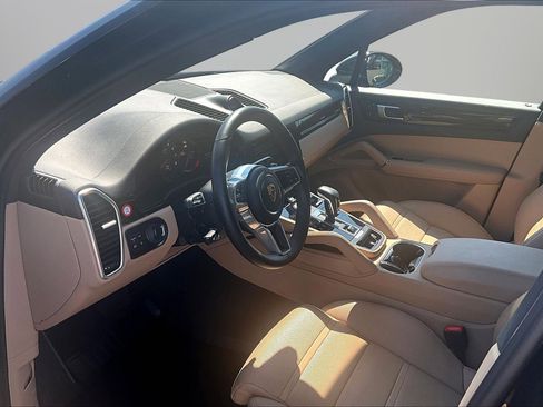 Used 2023 Porsche Cayenne Platinum Edition AWD/4WD image 13