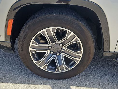 Certified 2023 Jeep Wagoneer Series II AWD/4WD image 13