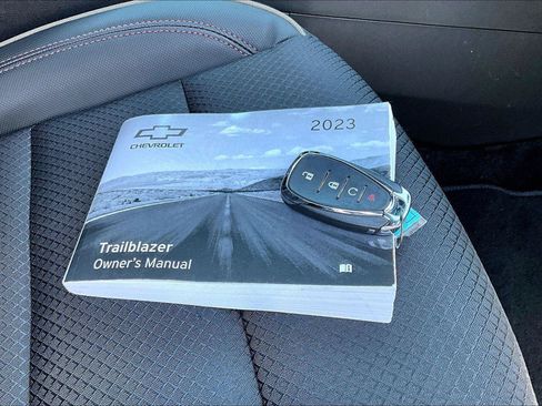 Used 2023 Chevrolet TrailBlazer RS w/ Technology Package AWD/4WD image 12