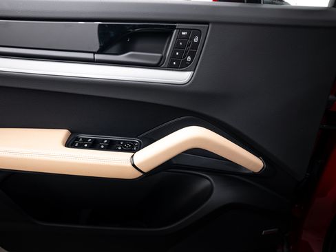 Certified 2026 Porsche Cayenne AWD/4WD image 17