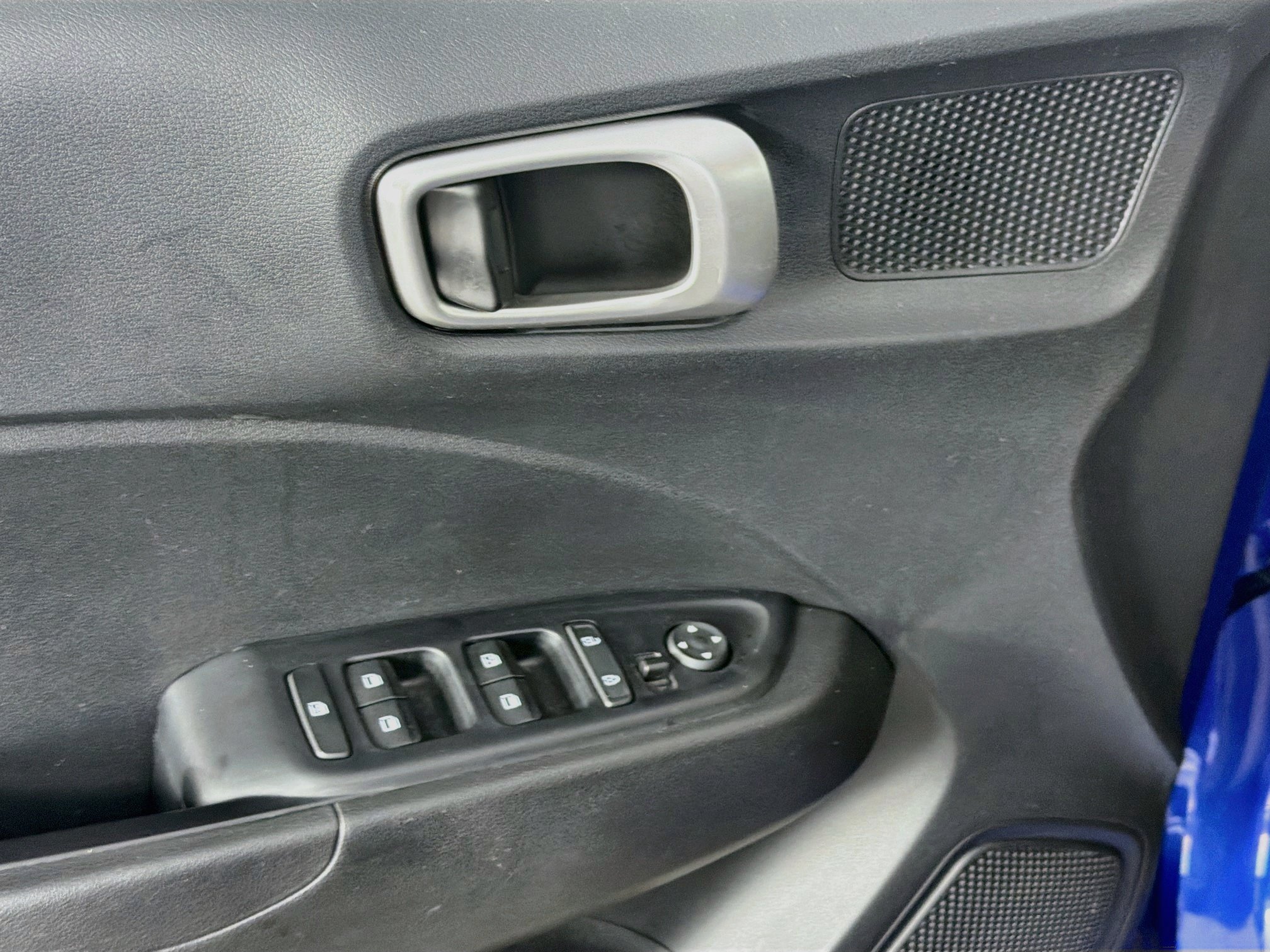 Used 2025 Hyundai Venue SEL FWD image 15