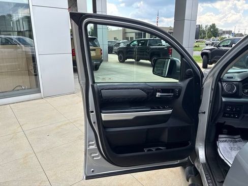 Used 2017 Toyota Tundra Platinum AWD/4WD image 22