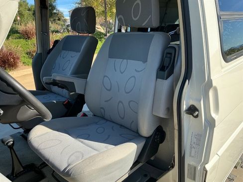 Used 2002 Volkswagen Eurovan MV image 26