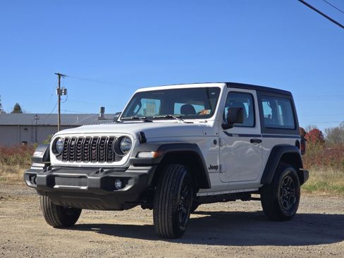 Used 2025 Jeep Wrangler Sport image 9