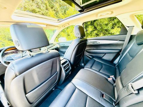 Used 2017 Cadillac XT5 Luxury image 39