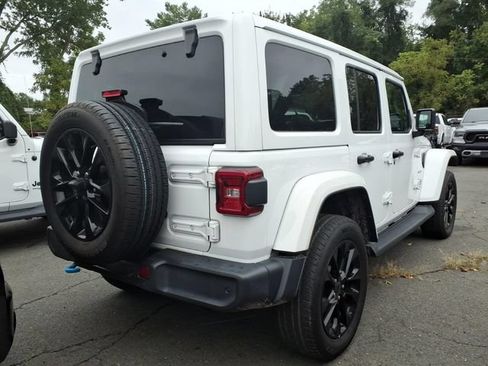 Used 2024 Jeep Wrangler Unlimited Sahara w/ Technology Group AWD/4WD image 2