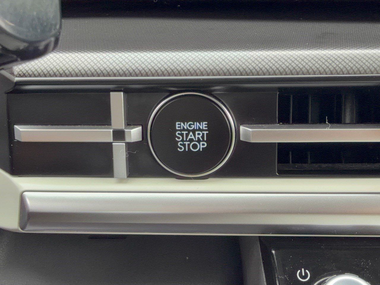 Used 2025 Hyundai Santa Fe SEL FWD image 20