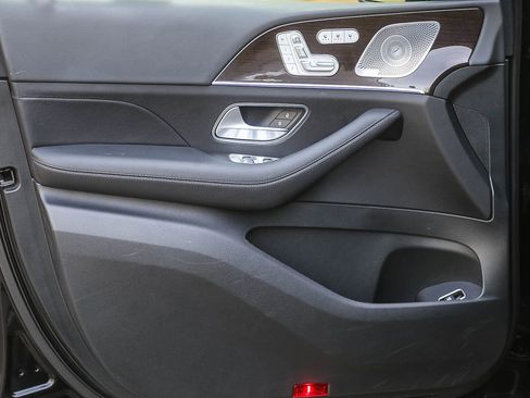 Used 2025 Mercedes-Benz GLS 450 4MATIC image 19