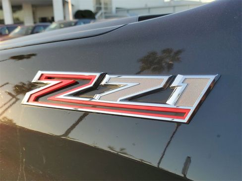 Used 2021 Chevrolet Silverado 1500 LT Trail Boss w/ Convenience Package II image 6