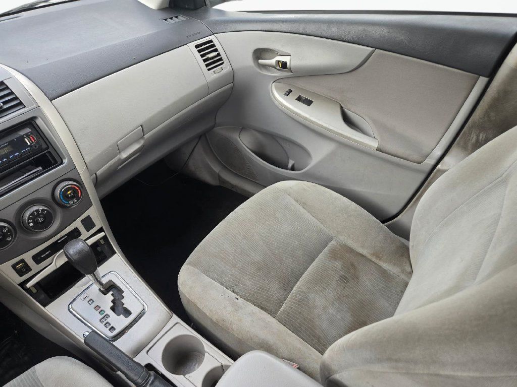 Used 2013 Toyota Corolla LE FWD image 16
