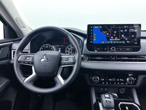 New 2025 Mitsubishi Outlander ES image 13