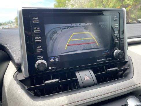 Used 2020 Toyota RAV4 XLE w/ Convenience Package FWD image 18