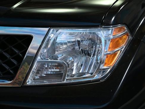 Used 2021 Nissan Frontier SV image 15