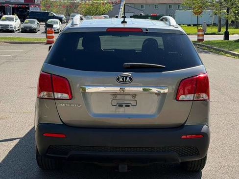 Used 2013 Kia Sorento LX image 6
