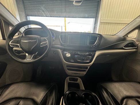 Used 2020 Chrysler Voyager Lxi image 12