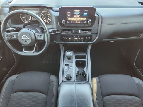 Used 2023 Nissan Pathfinder S image 28