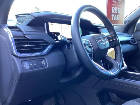 Used 2025 GMC Acadia Elevation image 9