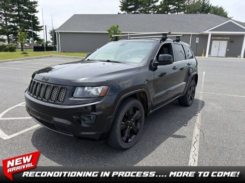 Used 2014 Jeep Grand Cherokee Altitude AWD/4WD image 1