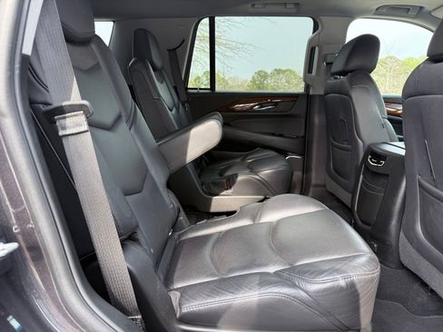 Used 2018 Cadillac Escalade Luxury image 39