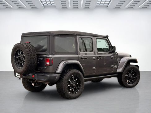 Used 2018 Jeep Wrangler Unlimited Sahara AWD/4WD image 8