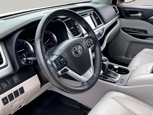 Used 2018 Toyota Highlander XLE FWD image 15