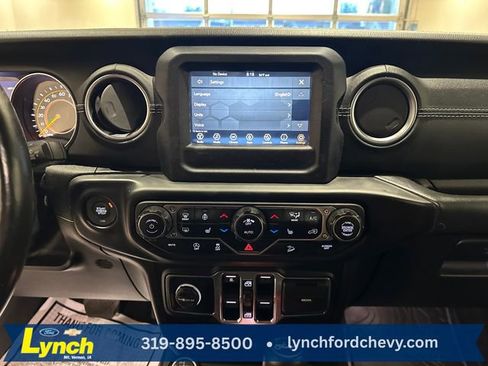 Used 2018 Jeep Wrangler Unlimited Sahara w/ Cold Weather Group AWD/4WD image 11