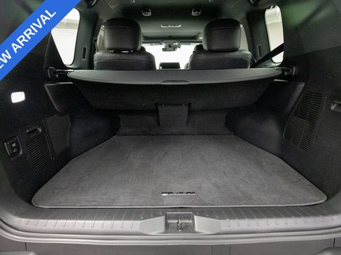 Used 2022 Lexus LX 600 4WD w/ Accessory Package (Z1) image 33