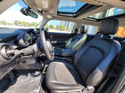 Used 2018 MINI Cooper 2-Door Hardtop image 16