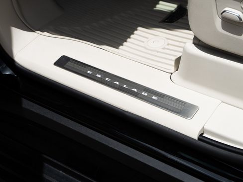 Used 2026 Cadillac Escalade Platinum Sport w/ LPO, Floor Liner Package AWD/4WD image 44