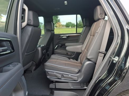 Used 2025 Chevrolet Tahoe High Country AWD/4WD image 11