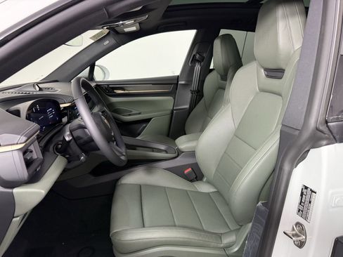 Certified 2025 Porsche Macan 4S Electric AWD/4WD image 5