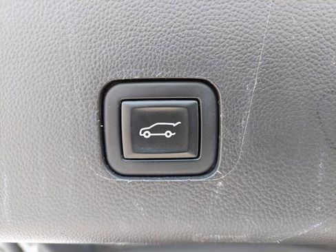 Used 2023 Chevrolet Traverse LT w/ Rear Camera Mirror Package AWD/4WD image 37