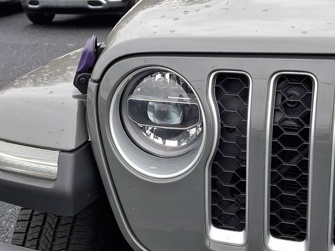 Used 2022 Jeep Gladiator Overland w/ LED Lighting Group AWD/4WD image 13
