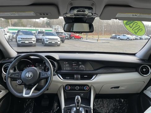 Used 2020 Alfa Romeo Stelvio Sprint w/ Nero Edizione image 13
