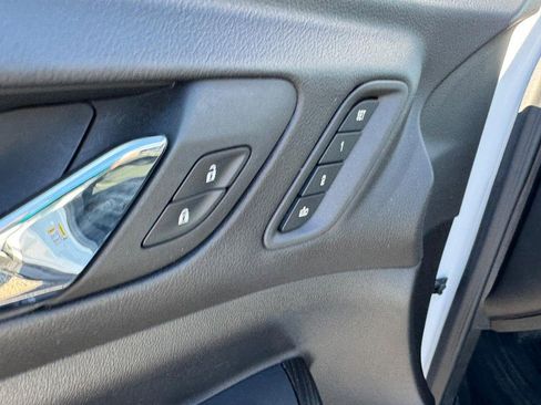 Used 2023 GMC Acadia SLT w/ Elevation Edition image 19