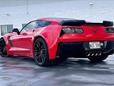Used 2015 Chevrolet Corvette Z06 w/ 3LZ Preferred Equipment Group RWD image 4