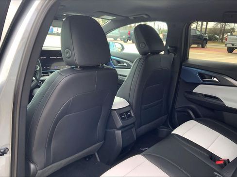 New 2026 Chevrolet Equinox EV LT FWD image 23