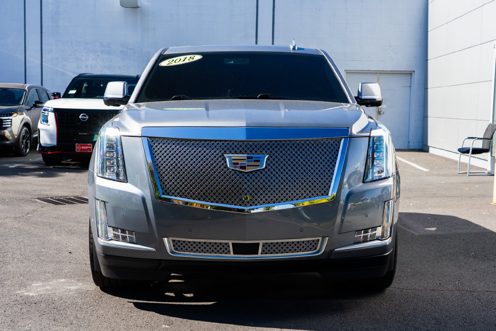 Used 2018 Cadillac Escalade Platinum AWD/4WD image 2