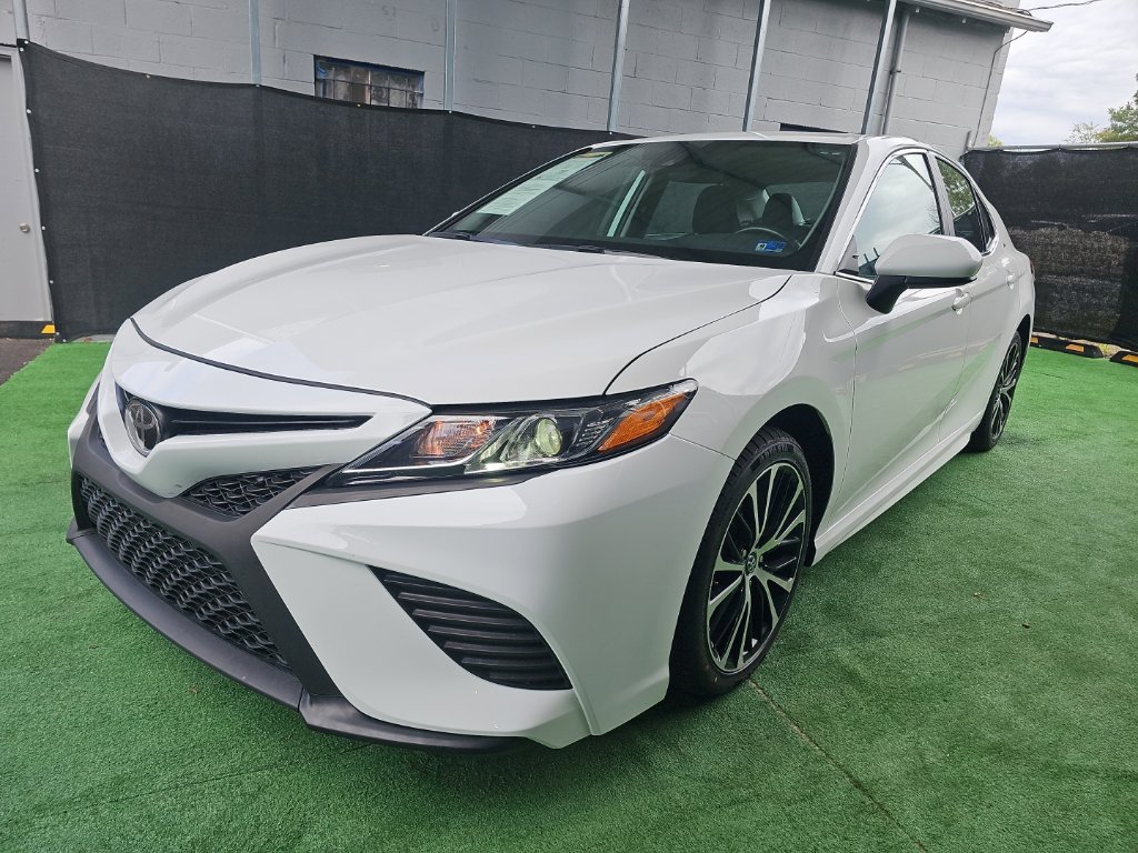 Used 2020 Toyota Camry SE FWD image 8